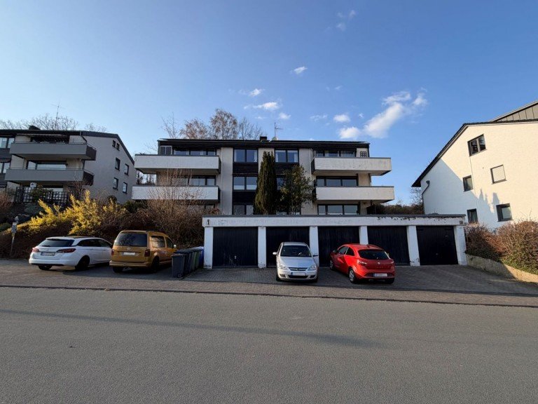 Vorderansicht Olsberg Etagenwohnung Helle 4-Zimmer-Wohnung mit Balkon & Garage in Olsberg-Bigge